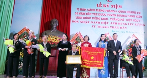 “Đội quân tóc dài” Bến Tre đón nhận danh hiệu Anh hùng Lực lượng vũ trang nhân dân