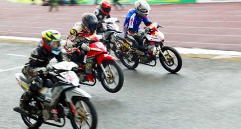 Gay cấn những pha tranh tài tại Giải Đua xe Mô tô tranh cúp vô địch Quốc gia 2018