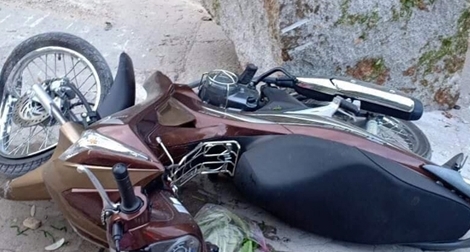 Bị đá từ trên núi rơi trúng, một phụ nữ nhập viện