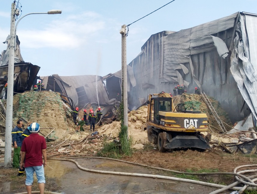 Cháy kho cám lúc rạng sáng