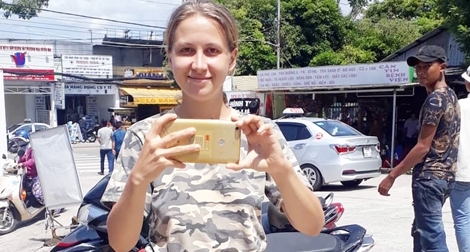 Cô gái người Nga “ở lì” trong bệnh viện tại Phú Quốc