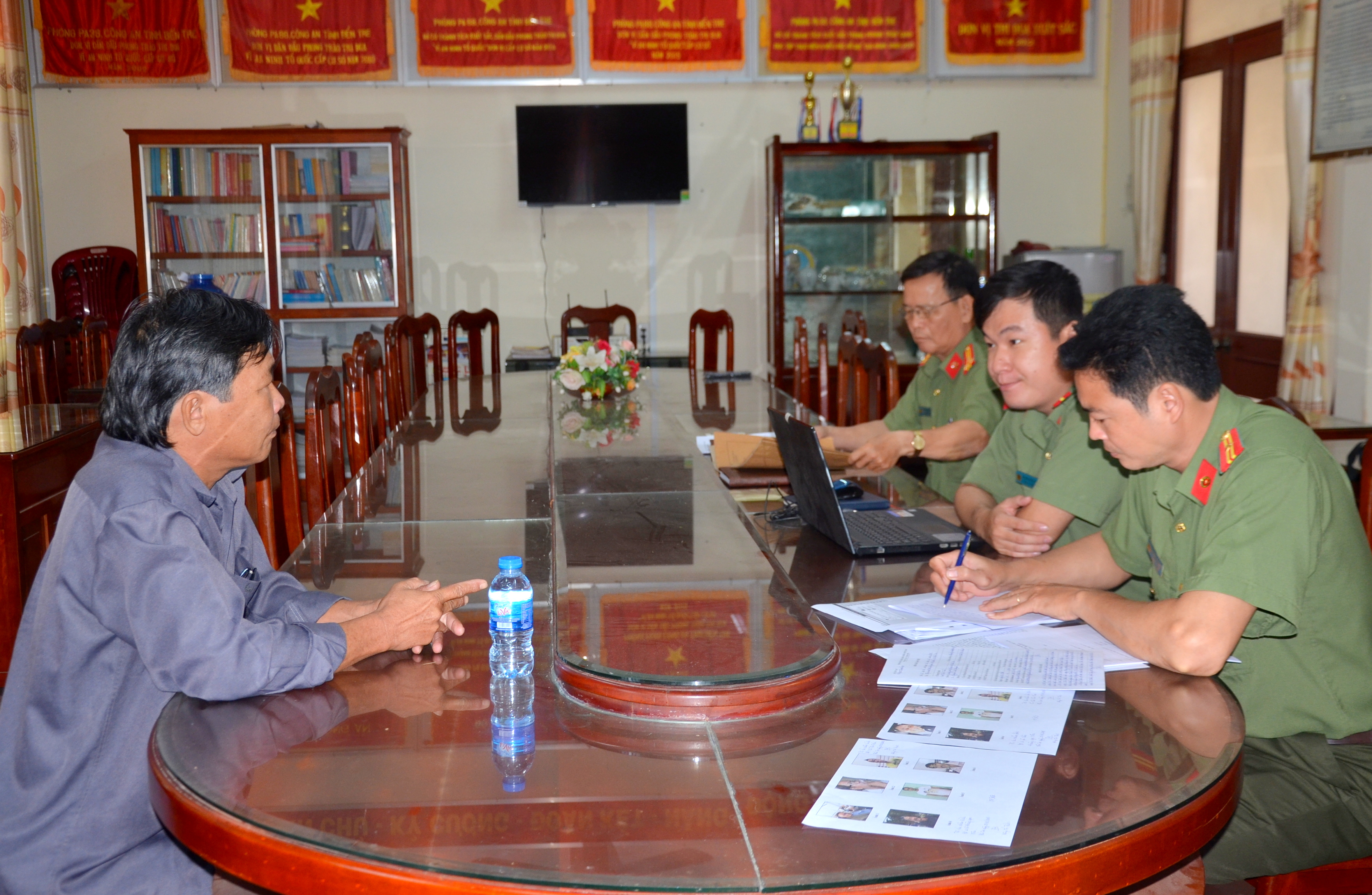 Dùng Facebook cá nhân kích động biểu tình