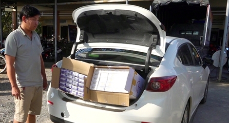 1.200 gói thuốc lá lậu giấu phía sau ô tô 4 chỗ