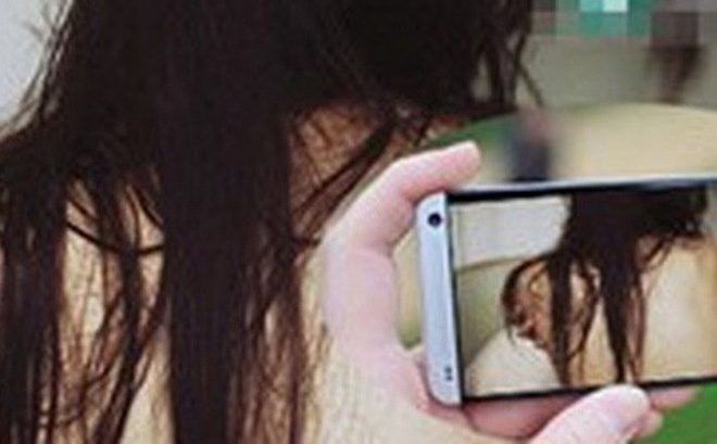 "Kho" clip và ảnh nóng các bạn gái trong điện thoại gã thanh niên giở trò tống tiền