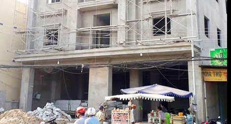 Khởi tố nhà thầu và giám sát thi công trong vụ sập giàn giáo khiến 3 người tử vong