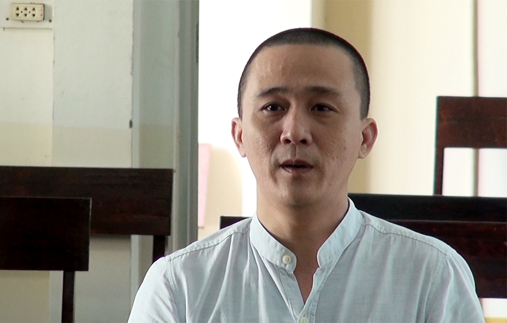 Thuê ô tô cầm lấy tiền qua biên giới đánh bạc