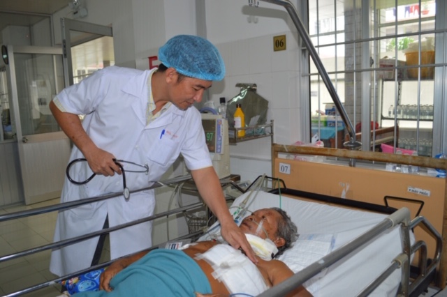 Cứu sống bệnh nhân bị áp xe trung thất nguy kịch