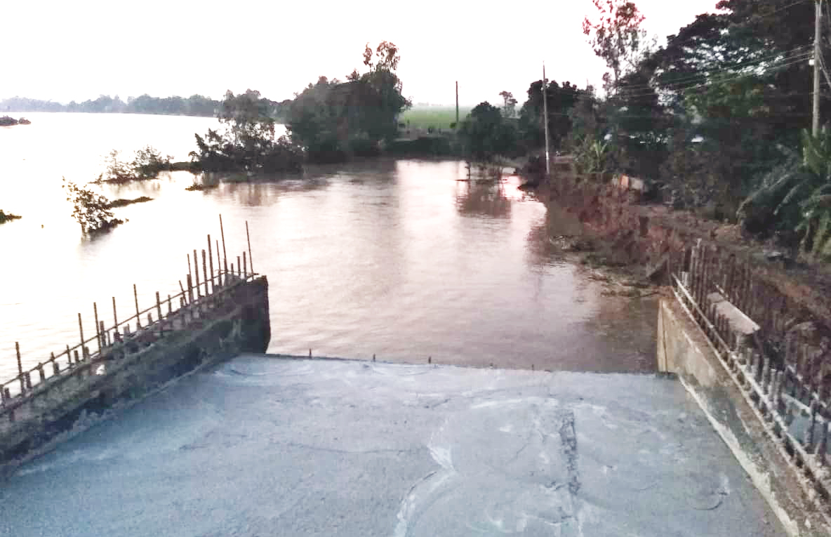 Sạt lở công trình đang thi công, thiệt hại 4 tỷ đồng