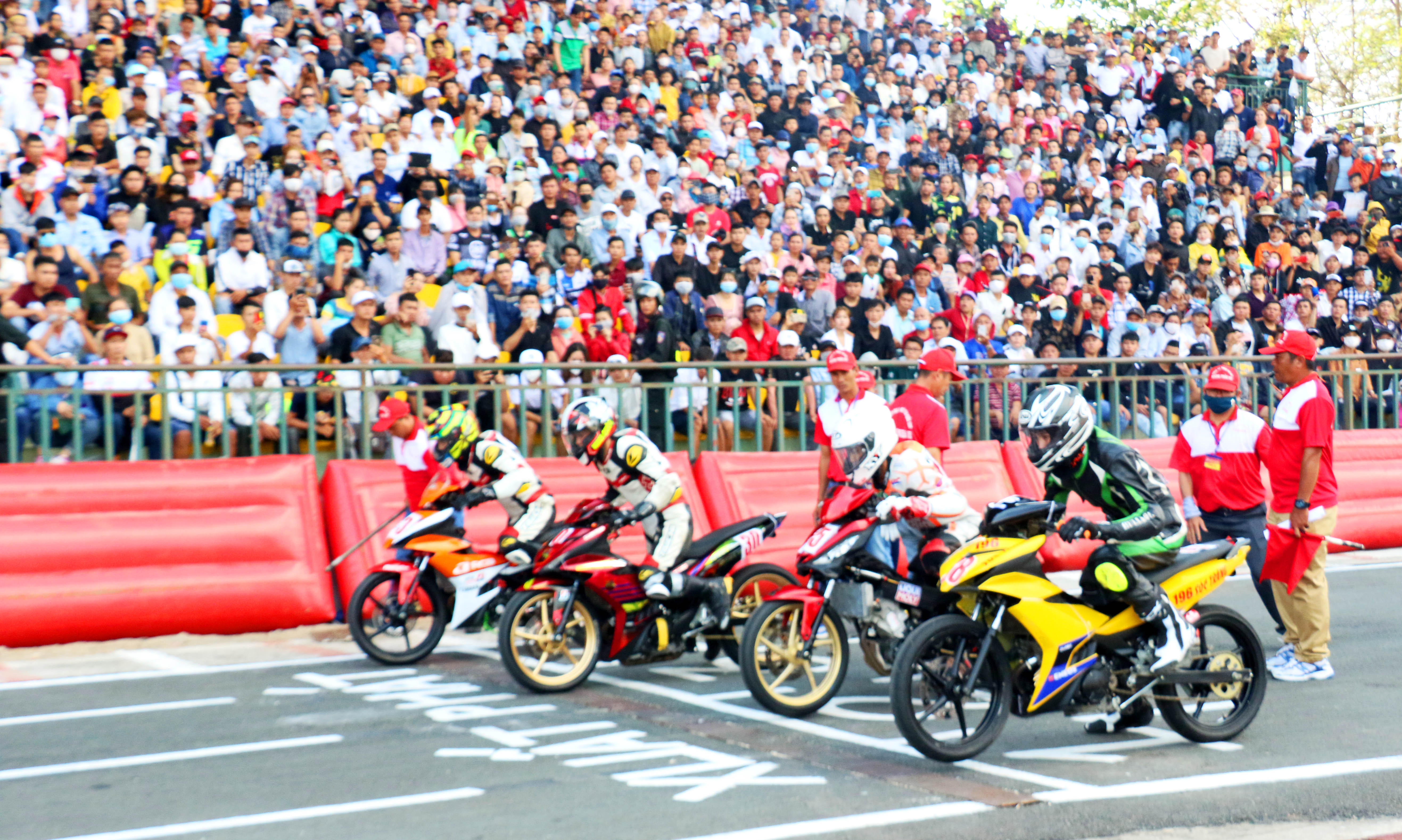 Tranh tài kịch tính tại Giải Đua xe mô tô toàn quốc năm 2020