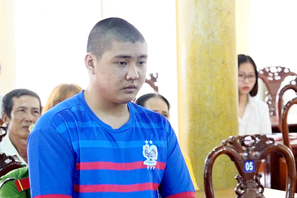 Vào quán bia giết người cướp tài sản lĩnh án 9 năm 9 tháng tù