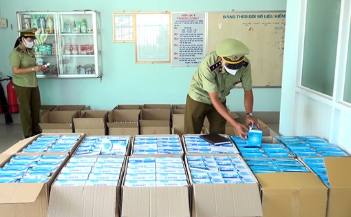 Ngăn chặn 30 nghìn khẩu trang y tế và gel rửa tay chuẩn bị xuất lậu
