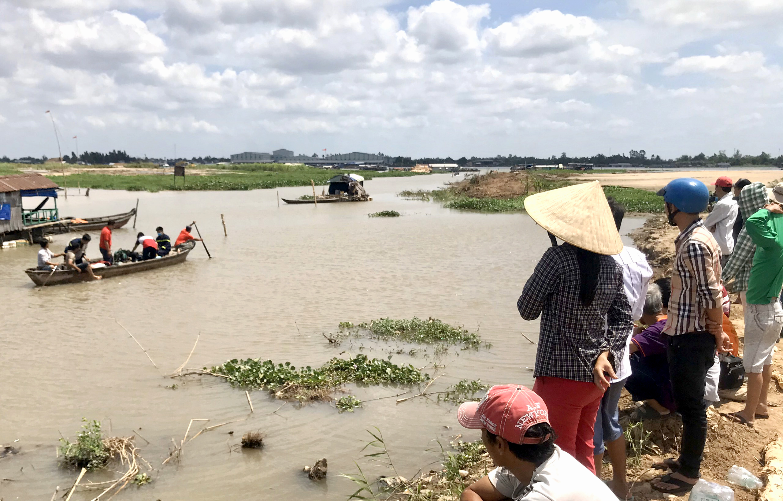 Tìm thấy thi thể 2 học sinh đuối nước ở An Giang