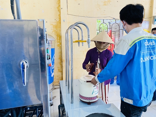 Trao tặng hệ thống máy lọc nước nhiễm mặn tại Trà Vinh và Sóc Trăng