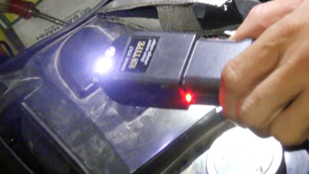 Bắt giữ nhóm đua xe, thu giữ roi điện trong cốp