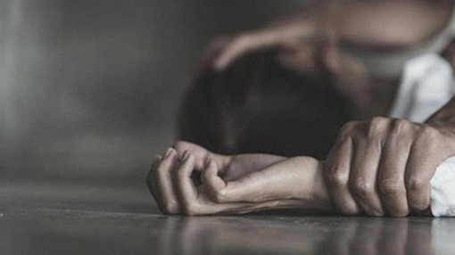 Bé gái 13 tuổi bị thanh niên cùng xóm biển hiếp dâm