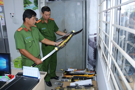 Tiếp nhận nhiều dao kiếm