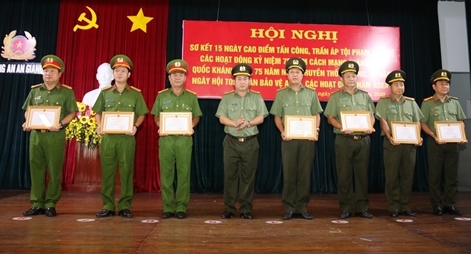 Phát hiện 62 vụ vận chuyển hàng cấm, hàng lậu trong 15 ngày ra quân 