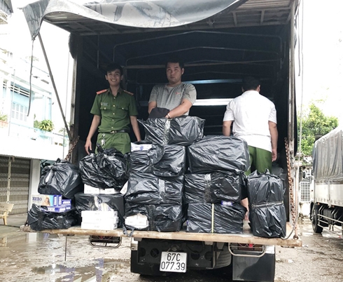 Giấu thuốc lá lậu trong 32 tấn đường cát có hóa đơn