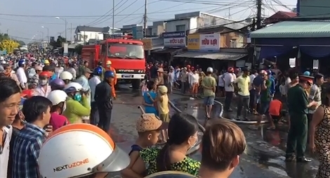 Cháy quán cà phê tại khu vực làng lưới Thơm Rơm