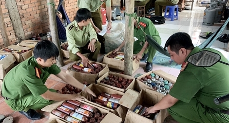 Triệt phá điểm sang chiết gas trái phép, thu giữ nhiều bình gas rỉ sét 