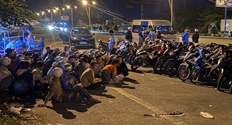 Bắt giữ 52 đối tượng đua xe trên cầu Cần Thơ