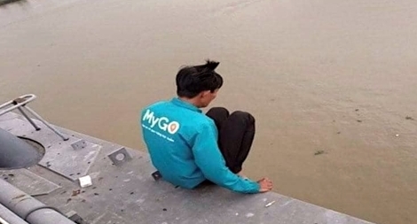 Thua chứng khoán, người đàn ông định nhảy cầu Cần Thơ