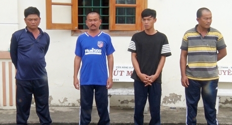 Chủ trường gà cùng đồng bọn bắt, giữ người trái pháp luật