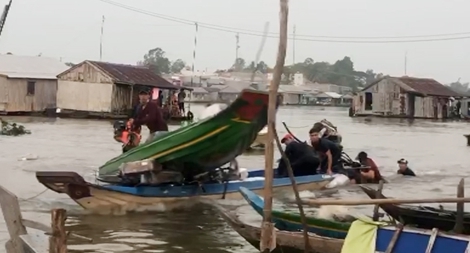 Khởi tố 5 đối tượng cướp lại hàng lậu