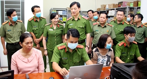 Lãnh đạo Bộ Công an kiểm tra tiến độ cấp CCCD gắn chíp điện tử