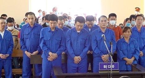 Phạt 36 “con bạc” hơn 71 năm tù