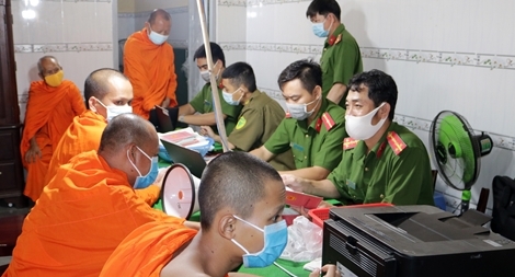 Phát huy vai trò chức sắc, người có uy tín trong đồng bào Khmer trong cấp CCCD