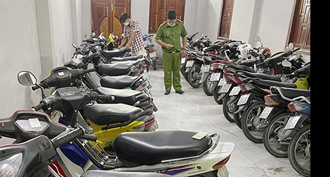Hàng trăm mô tô không giấy tờ trong các tiệm cầm đồ ở An Giang
