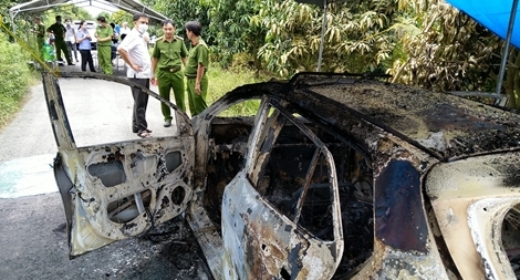 Phát hiện bộ xương người trong xe taxi bị cháy trơ khung