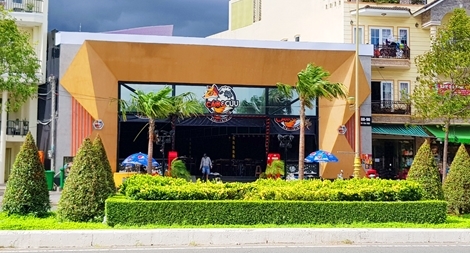 Nhà hàng ngang nhiên đốn hạ, thay đổi cây xanh đô thị