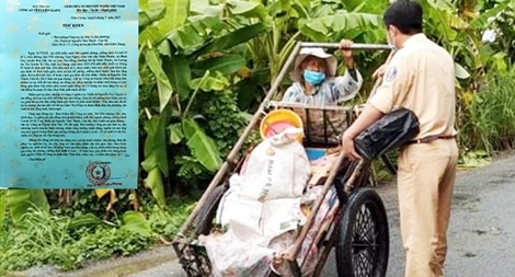 Khen ngợi cán bộ Công an trực chốt kiểm soát dịch góp tiền giúp đỡ cụ bà nhặt ve chai