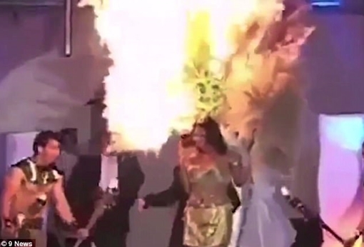 Thi sắc đẹp, một thí sinh suýt bị “thiêu sống”