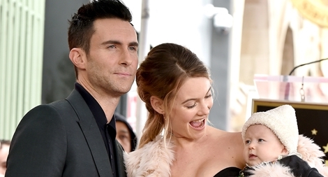 Thiên thần nội y Behati Prinsloo lần đầu khoe ảnh con gái mới sinh