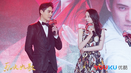 Địch Lệ Nhiệt Ba đẹp không góc chết trong buổi họp báo ra mắt phim mới 