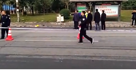 “Xe điên” lao vào trạm xe buýt tại Trung Quốc, 7 người thiệt mạng