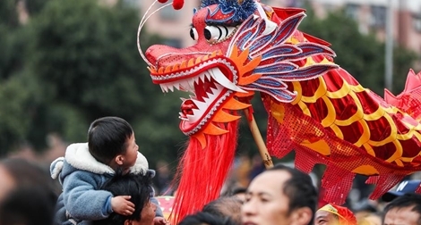 Người dân Trung Quốc nô nức đón Tết Nguyên tiêu