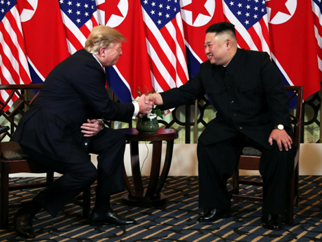 Khoảnh khắc ấn tượng trong ngày làm việc đầu tiên của lãnh đạo Mỹ - Triều