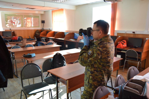 Nam sinh viên 19 tuổi bắn chết bạn học ngay trong trường rồi tự sát