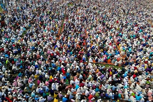 Bangladesh: 25.000 tín đồ tụ tập cầu nguyện đuổi COVID-19
