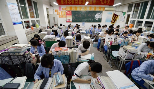 10 triệu sĩ tử Trung Quốc khốn đốn vì COVID-19 