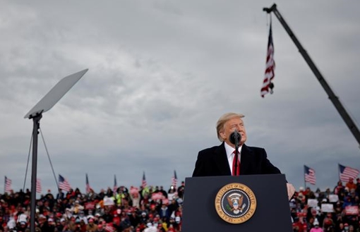 Ông Trump nói đảng Dân chủ sẽ làm trì hoãn kế hoạch tiêm vaccine COVID-19