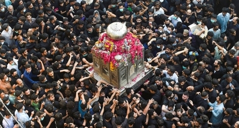 Các nhà thờ tại Pakistan chật kín người bất chấp COVID-19