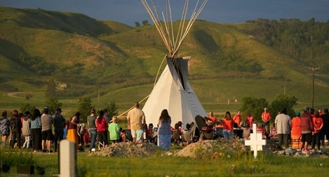 Lại thêm 182 ngôi mộ vô danh được tìm thấy tại Canada