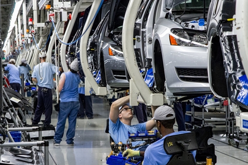 Chính quyền Tổng thống Trump gặp khó vì ưu ái các nhà sản xuất ô tô