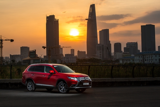 Mitsubishi Outlander 2018 thắng lớn khi chọn “ngược dòng”