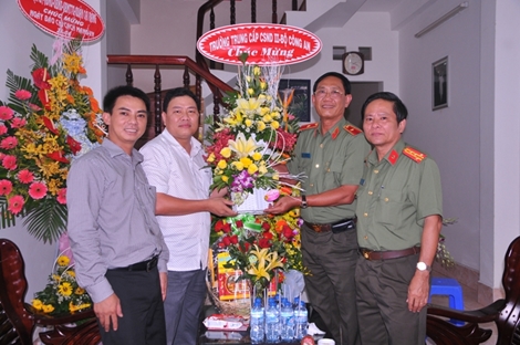 Công an các đơn vị, địa phương thăm và chúc mừng Báo CAND